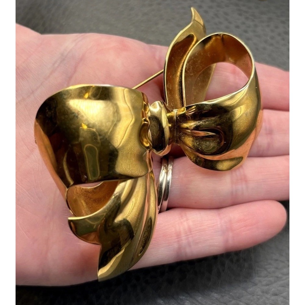 Vintage 80s Huge Monet Large Gold Tone 3D Dimensional Bow Brooch Pin